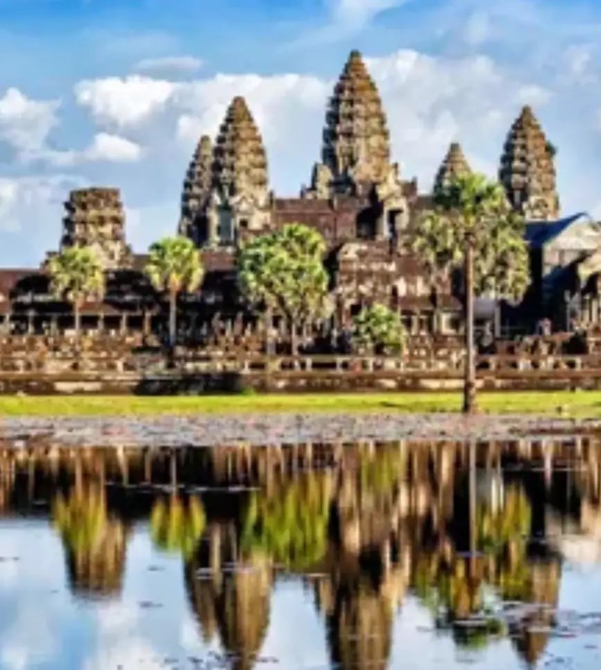 Breathtaking aerial view of ocean reefs through an airplane window, showcasing vibrant blues from above.